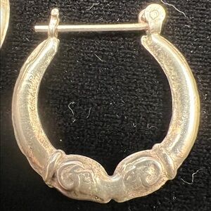 Authentic Vintage 1970s 1980s Sterling Silver Kissing Rams 1” Hoop Earrings
